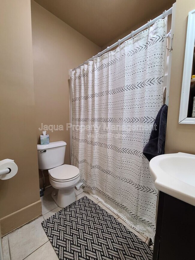 Building Photo - 811 Market St