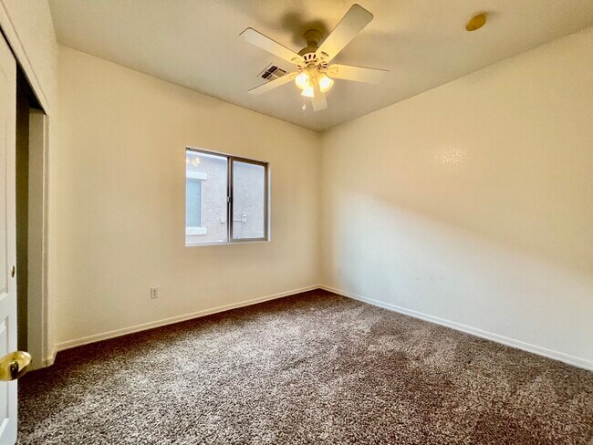 Building Photo - 14559 S Camino Larga Vista