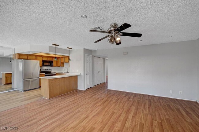 Building Photo - 913 Falconhead Ln