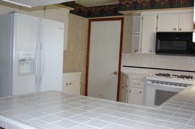 Building Photo - 1815 Nightingale Cir