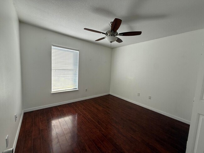 Building Photo - 1925 SW Libra Ln