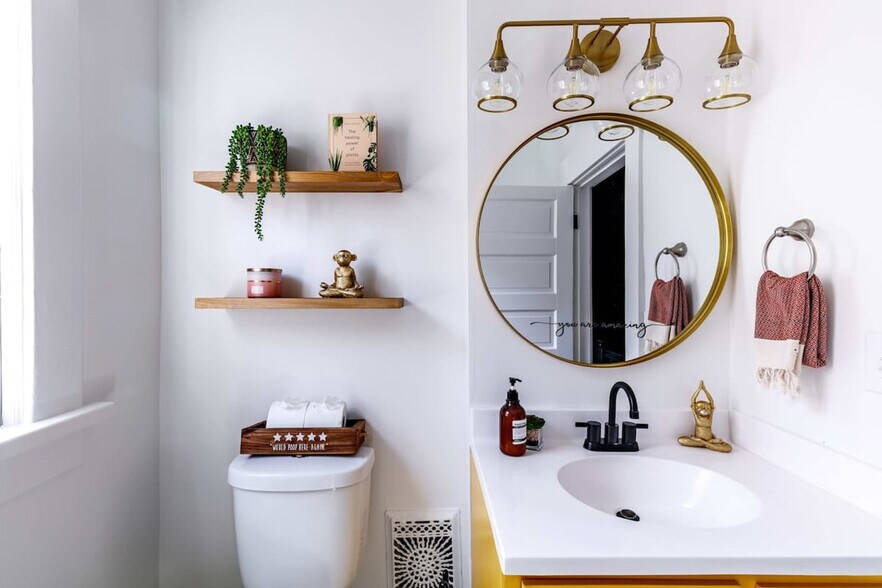 Building Photo - 313 W 4th Ave