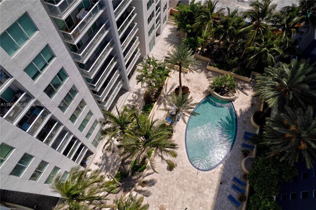 Building Photo - 253 NE 2nd St