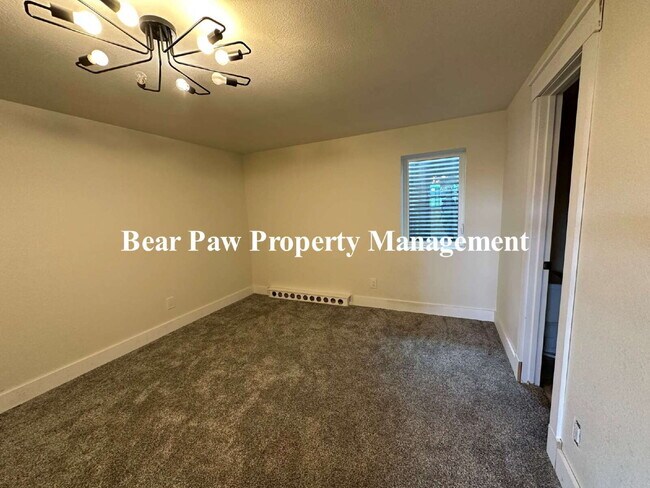 Building Photo - Spacious 4-Bed, 4.5-Bath Retreat in with B...