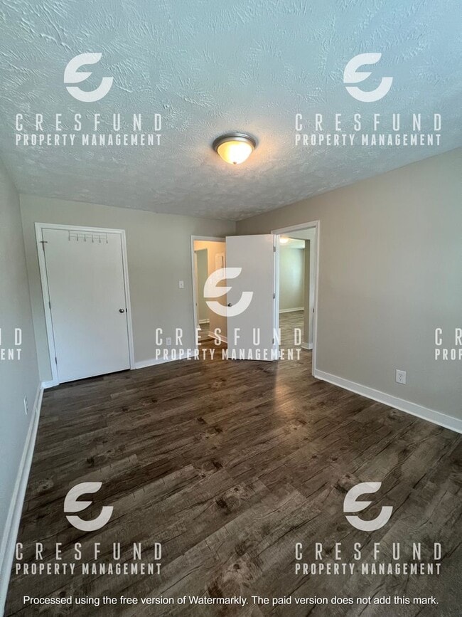 Building Photo - 2ND FLOOR Spacious & Updated 1 Bed, 1 Bath Apartment