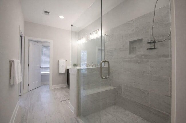 Building Photo - 2475 Sycamore Rd NW