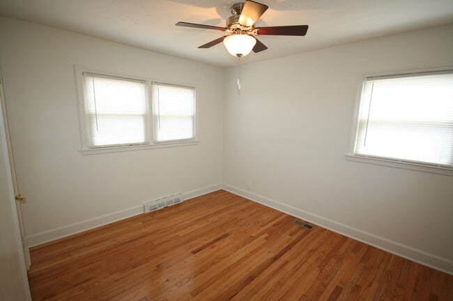 Building Photo - Spacious Walltown House - All Appliances -...