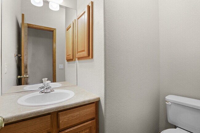 Building Photo - Move-In Ready 3-Bedroom Two-Story in Power...