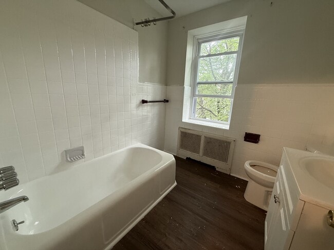 Building Photo - 138 Mott St