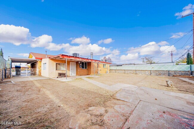 Building Photo - 5656 Kensington Cir