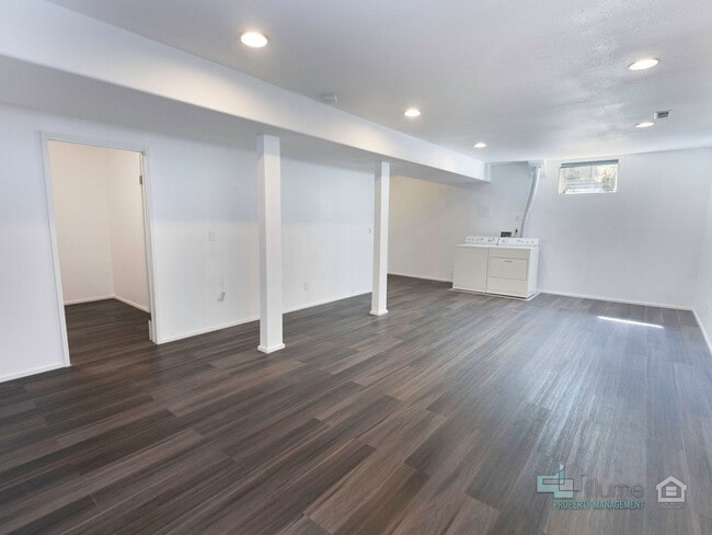 Building Photo - 20630 Willamette Dr