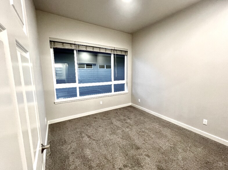 Building Photo - 2330 Yakima Ct