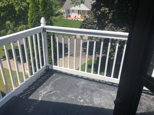 Building Photo - 1825 E Newton Ave