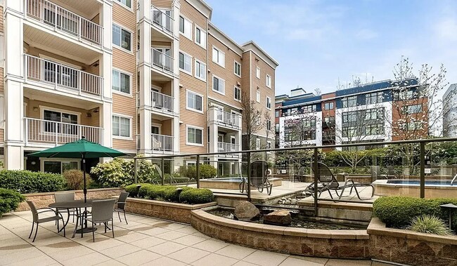 Courtyard with two hot tubs - 1545 NW 57th St