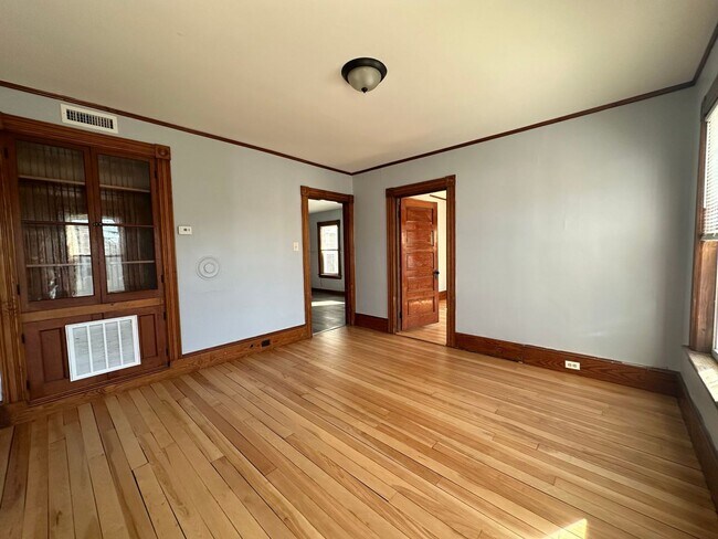 Building Photo - 449 Kelley St