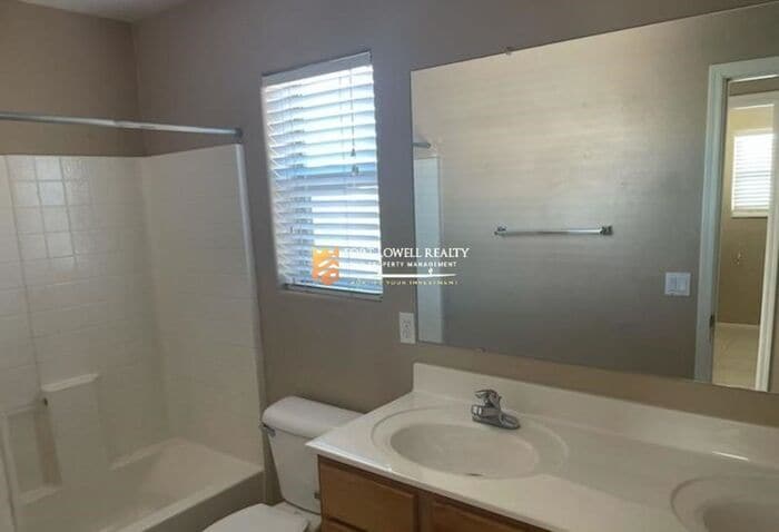 Building Photo - 15463 W Poinsettia Dr