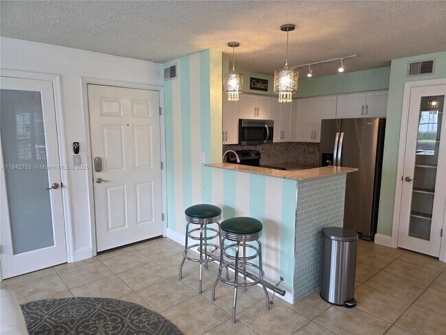 Building Photo - 1365 Crystal Way