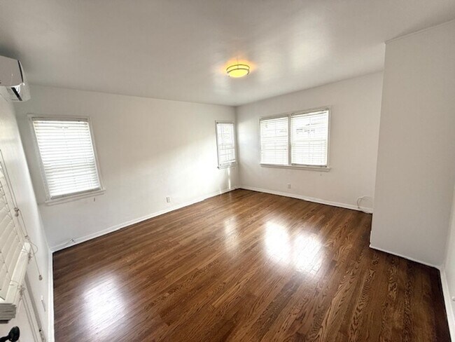 Building Photo - Bungalow - 1 bedroom + Office = natural wood floors, mini split a/c , new appliances, private pat...