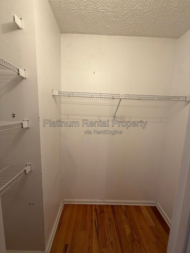Building Photo - 6533 Meadow Rue Dr