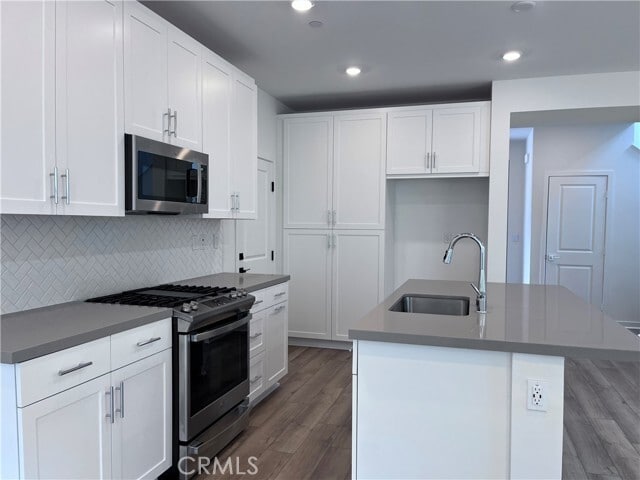 Building Photo - 4041 Pomelo Dr
