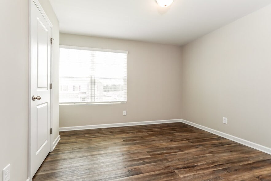 Building Photo - 3755 Place Dr