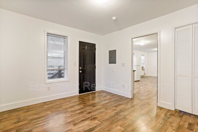 Building Photo - 207 N Mulberry St