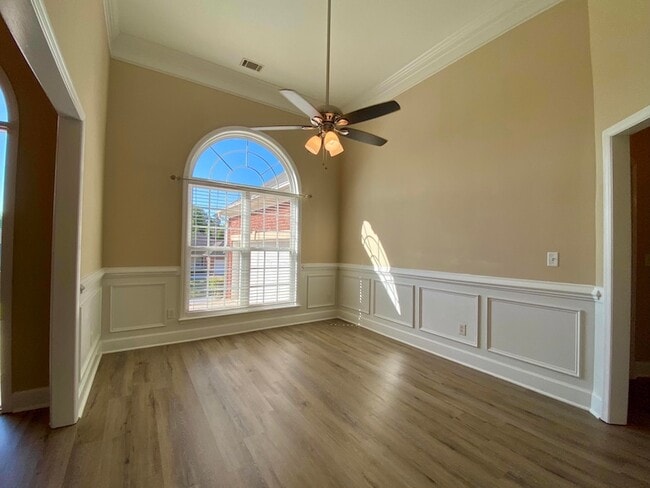 Building Photo - 4858 Somerset Dr
