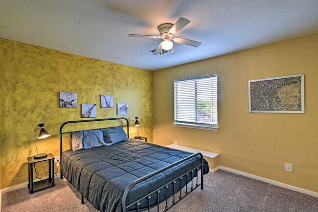 Building Photo - 2735 Broadway St