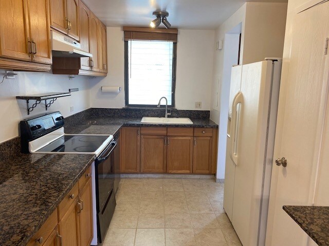 Building Photo - 521 Hahaione St