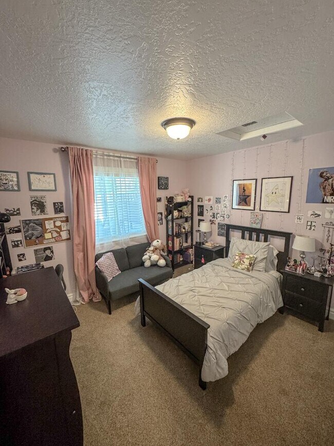 Building Photo - 5483 N Black Sand Ave