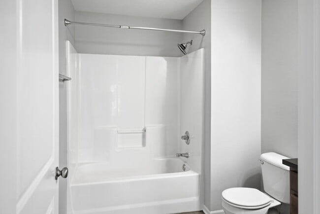 Building Photo - GREAT LOCATION!! 3 Bedroom, 2.5 Bathroom Townhome in West Des Moines!