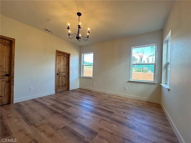 Building Photo - 5980 Crestmoor Dr
