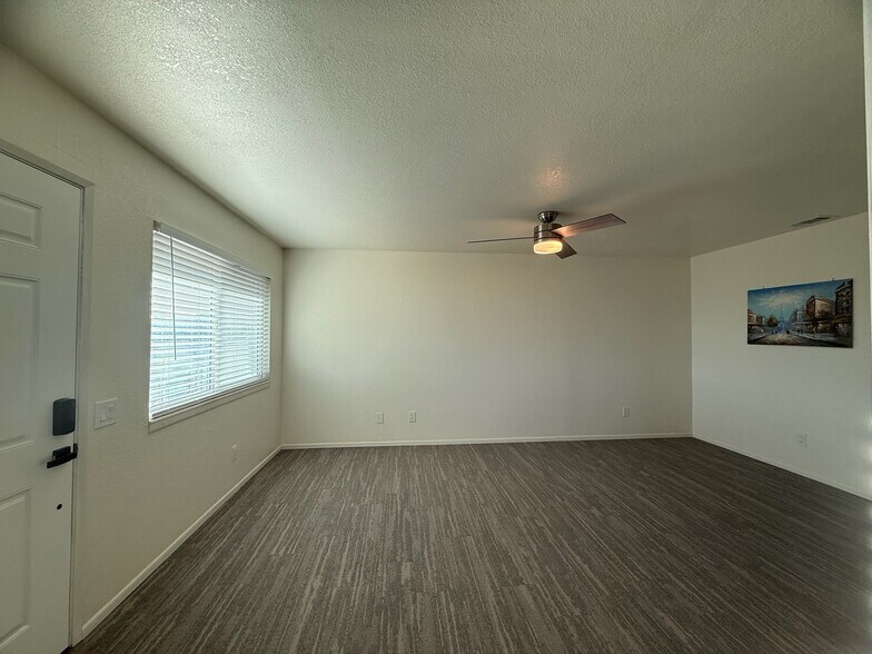 Building Photo - 16321 Siskiyou Rd