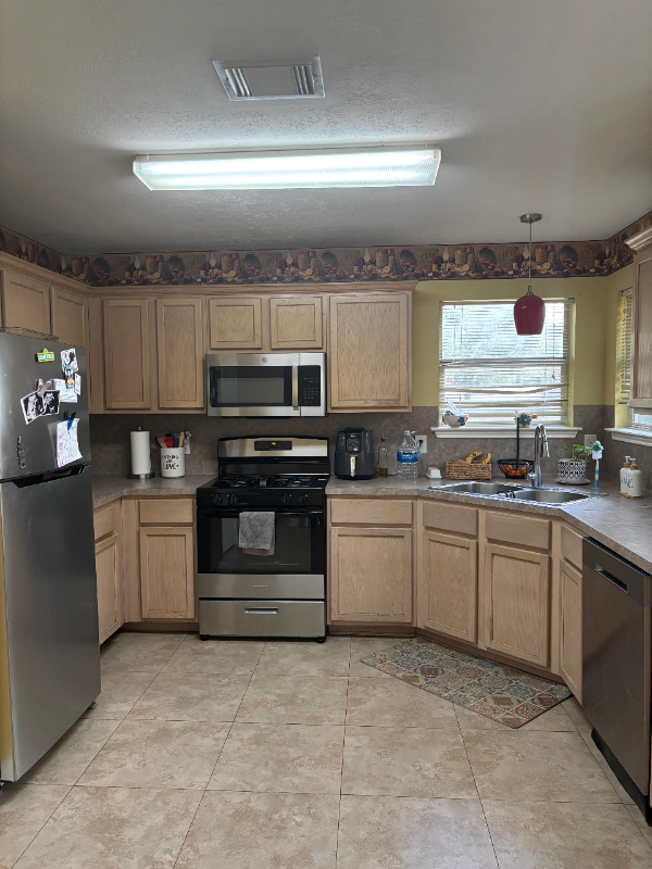 Building Photo - 2703 Silk Tree Ln