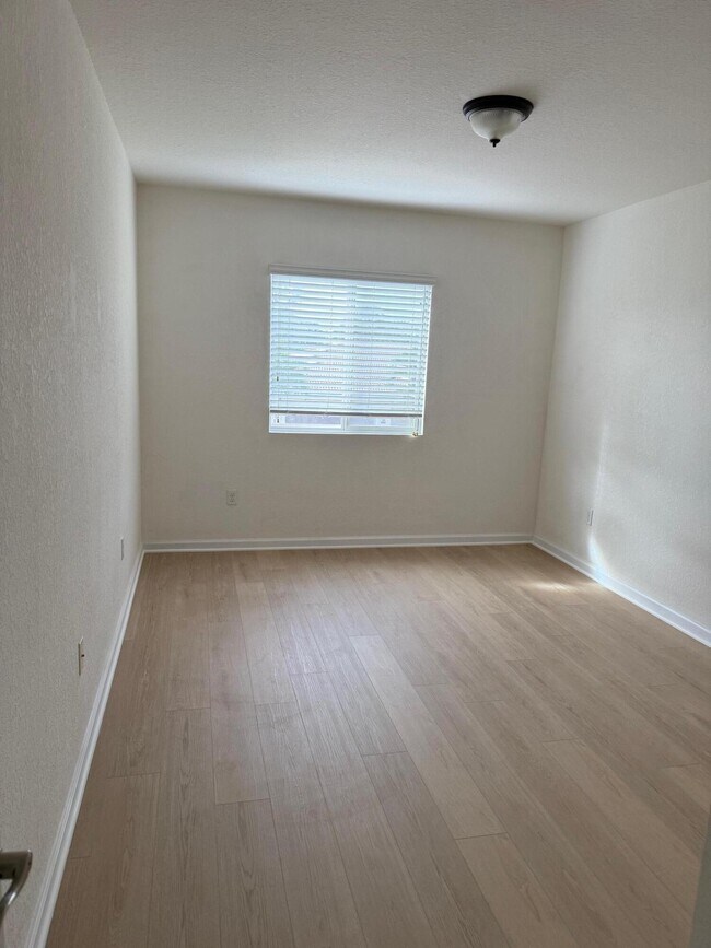 Building Photo - 9333 Silent Oak Cir