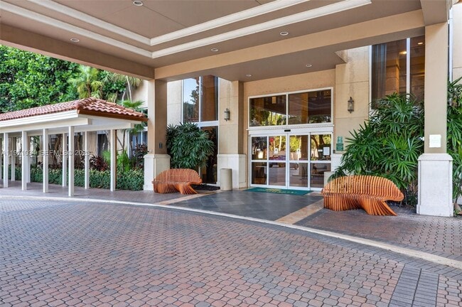 Building Photo - 19501 W Country Club Dr