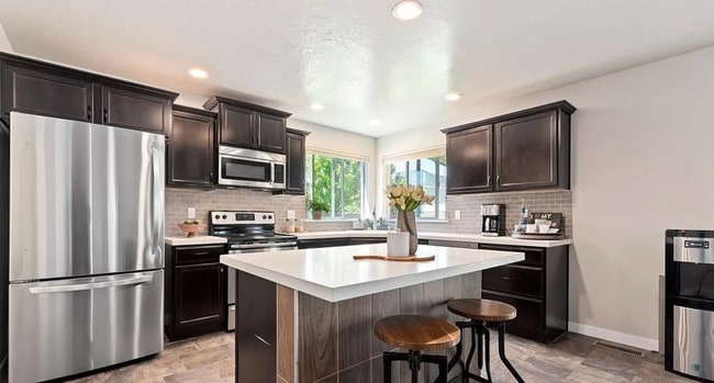 Building Photo - This home has it all!