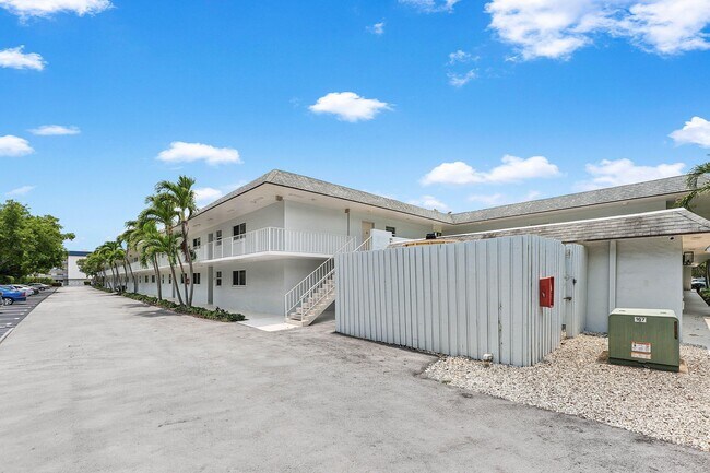 Building Photo - 207 Tropic Isle Dr