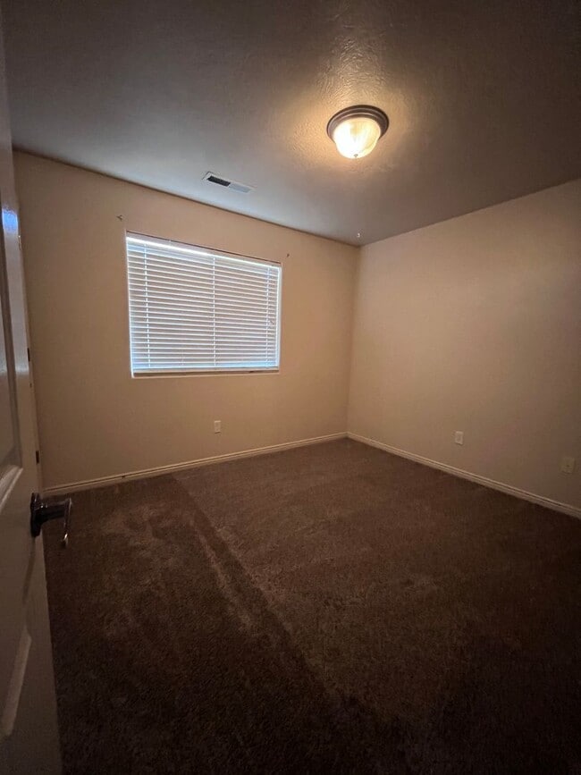 Building Photo - Great 3 bedroom 2 bath home in St George!