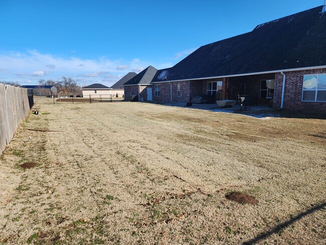 shared yard - 8321 SW 109th Ter