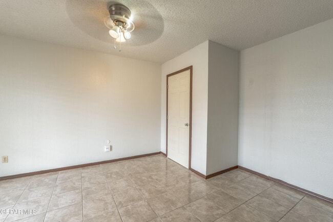 Building Photo - 921 Wier Ln