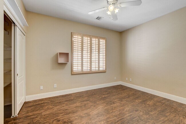 Building Photo - Stunning Summerlin Pool Home!