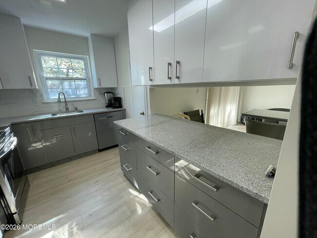 Building Photo - 65 Cedar Ave