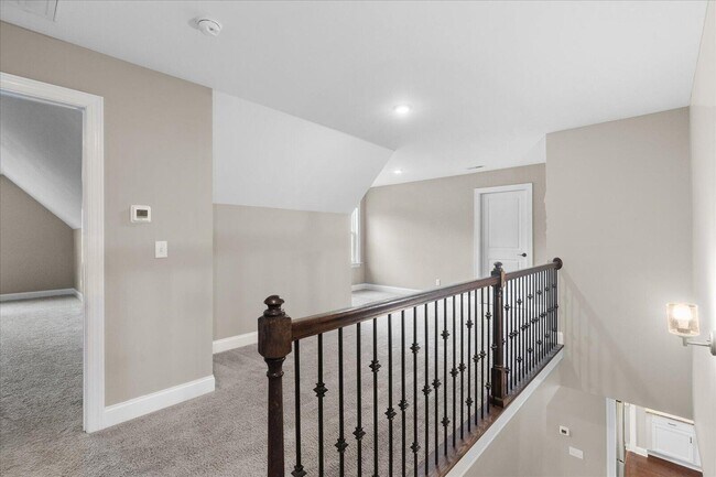 Building Photo - 7458 White Pine Dr