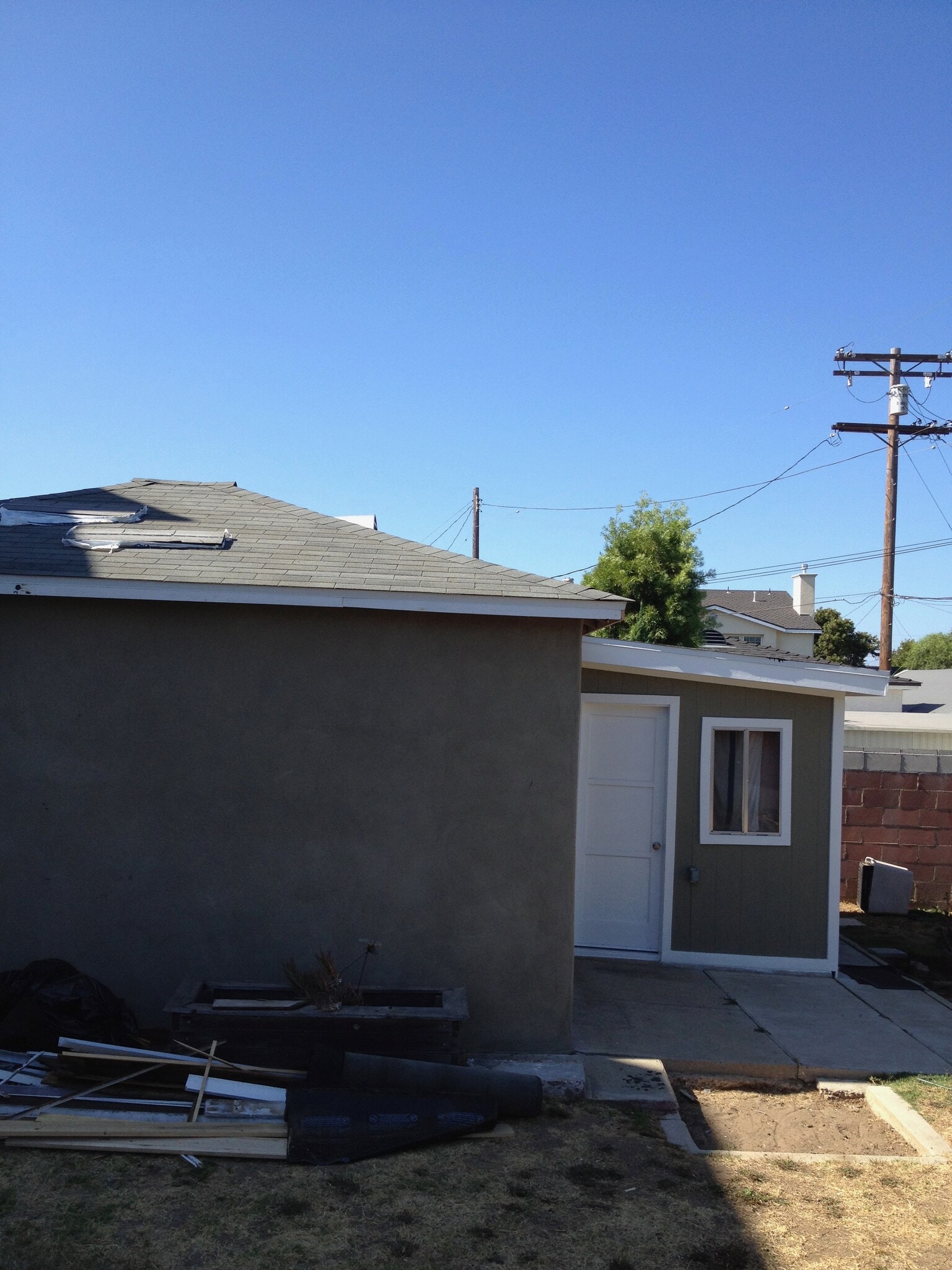 LAUNDRY ROOM BEHIND GARAGE/ FULL SIZE MACHINES - 8408 Wiley Post Ave