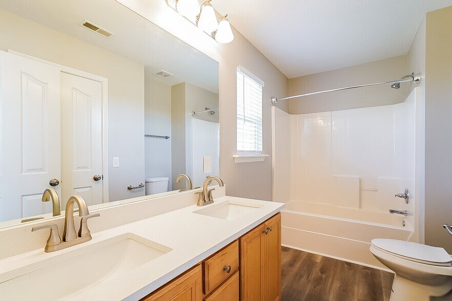 Building Photo - 705 Tot Dr