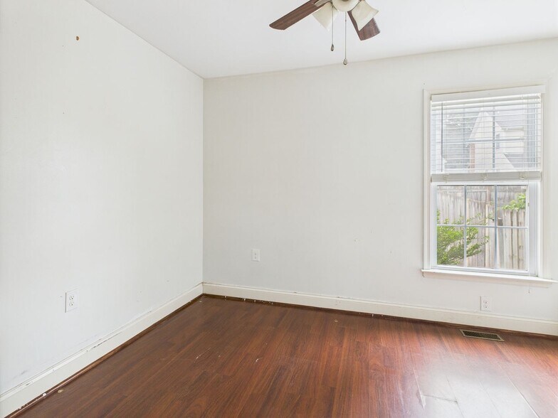Building Photo - 1712 Kemper St