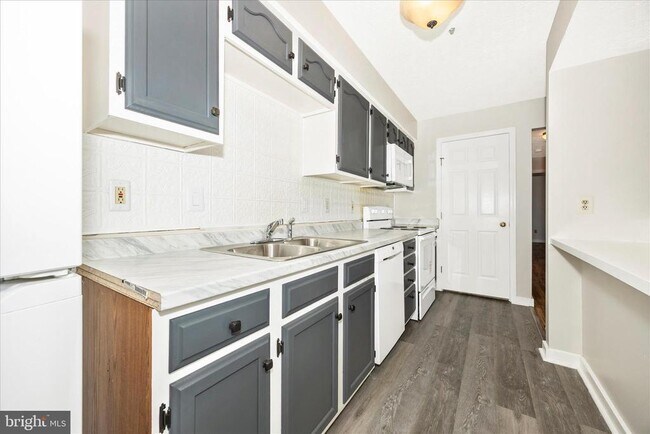 Building Photo - 615 Himes Ave