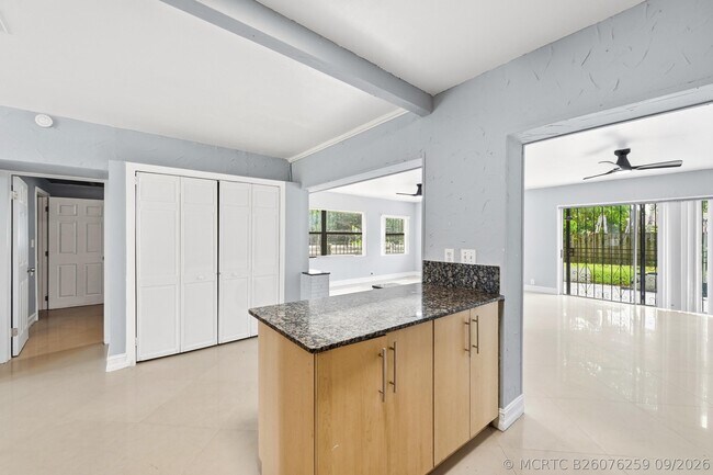 Building Photo - 740 E Evanston Cir