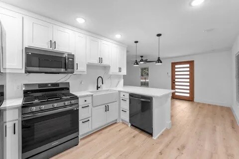 Building Photo - 842 E Laramie Ln